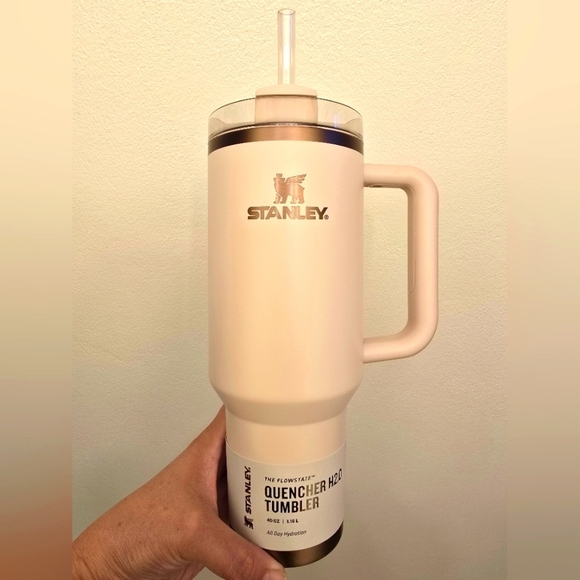 NIB Stanley Limited Edition Gilded Sugar Cream The Flowstate Quencher 40 Oz - Picture 1 of 6